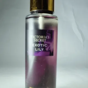 بادی اسپلش زنانه اگزاتیک لیلی ویکتوریا سکرت ( Exotic Lily Victoria’s Secret ) در ۲۵۰ میل