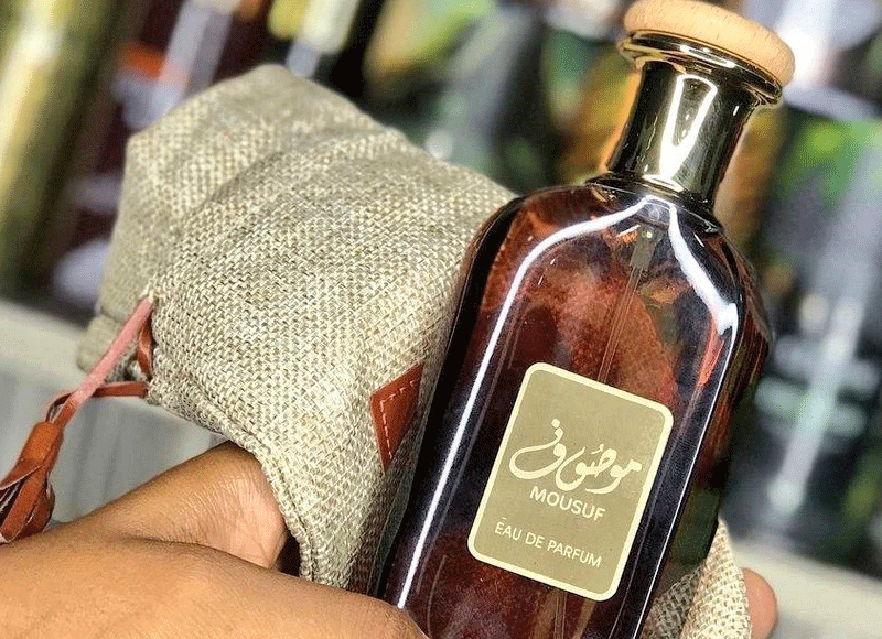 ماندگاری-عطر-موصوف-قهو‌ای