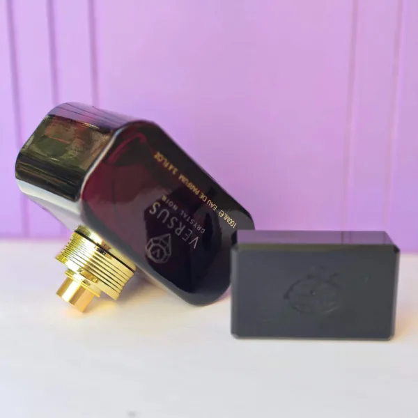 عطر ادکلن زنانه ورساچه کریستال نویر ( Versace Crystal Noir) فرگرانس 100 میل