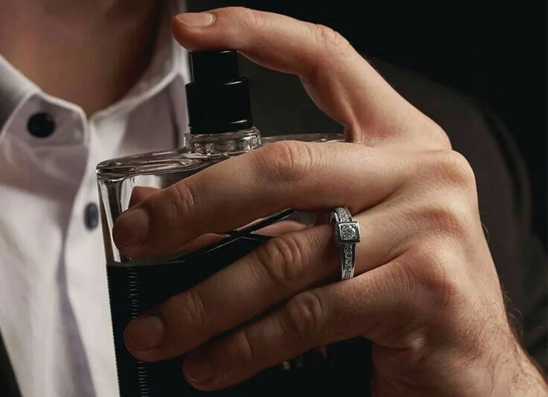 خرید اینترنتی عطر تند مردانه از سایت خوشبوشو - خوش بو شو