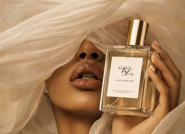 ۷ عطر زنانه اقتصادی که بوی عطرهای لوکس را می‌دهند - خوشبوشو