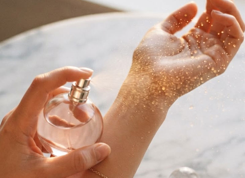 انتخاب عطر سازگار با پوست شما با مشاوره خوشبوشو