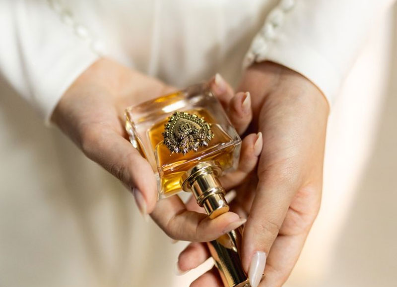 بهترین عطر زنانه برای شب خواستگاری - خوشبوشو