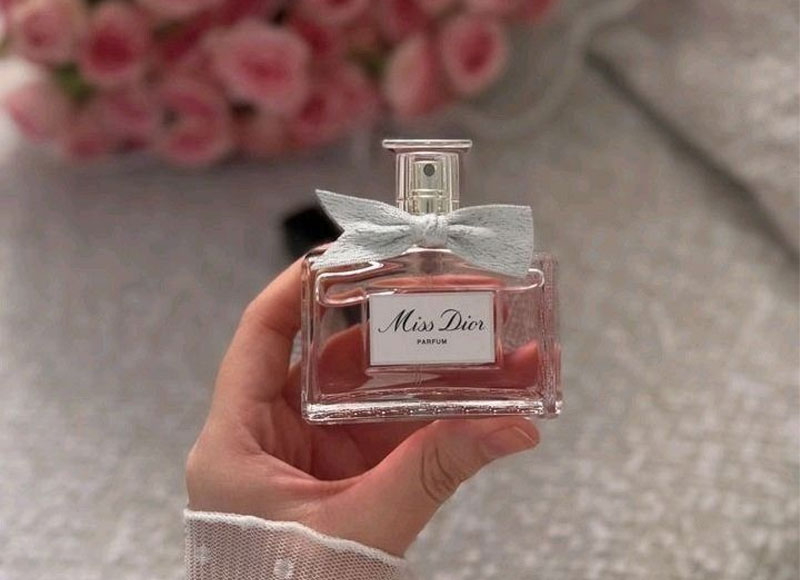 خرید عطر زنانه برای خواستگاری از خوشبوشو